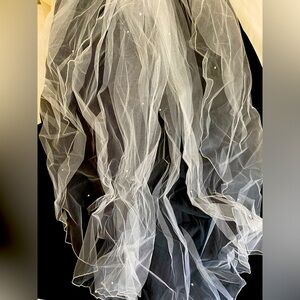 David’s Bridal ivory single layer veil with pearls